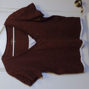 𝅺brown v-neck t-shirt